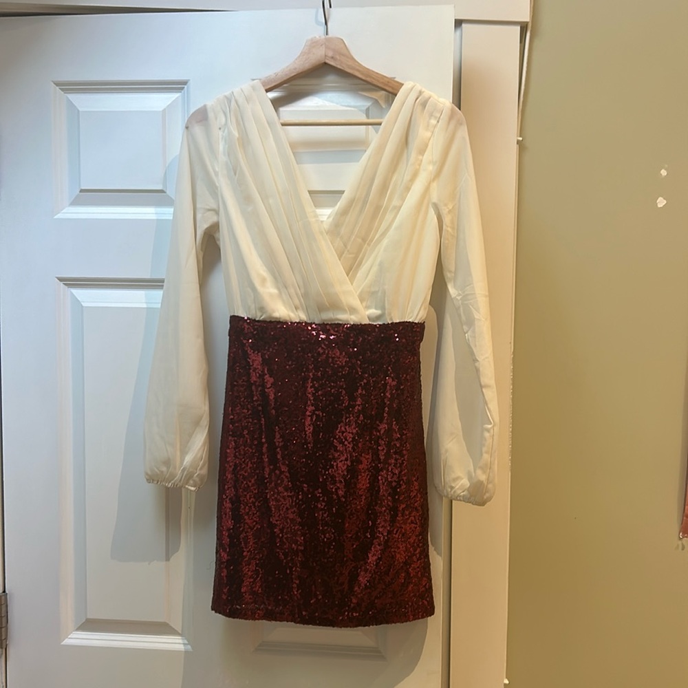 Long sleeve v neck dress with sequins size small